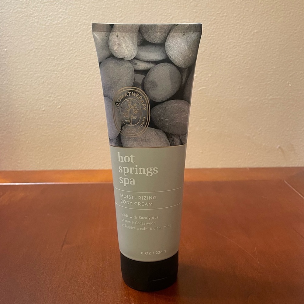 New BATH & BODY WORKS AROMATHERAPY HOT SPRINGS SPA CREAM Lotion Moisturizer 8 oz